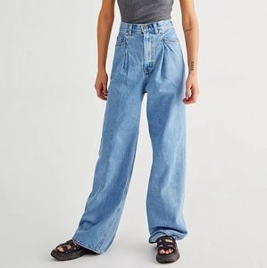 Levi's Tailored High Loose Jeans